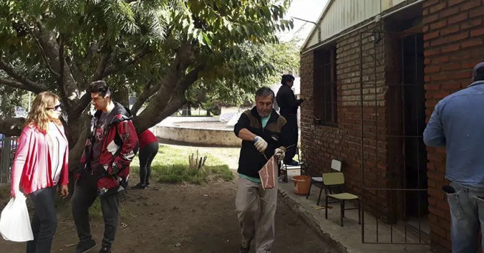 Padres, alumnos y docentes realizaron una jornada de trabajo en el Centro Infantil Amancay