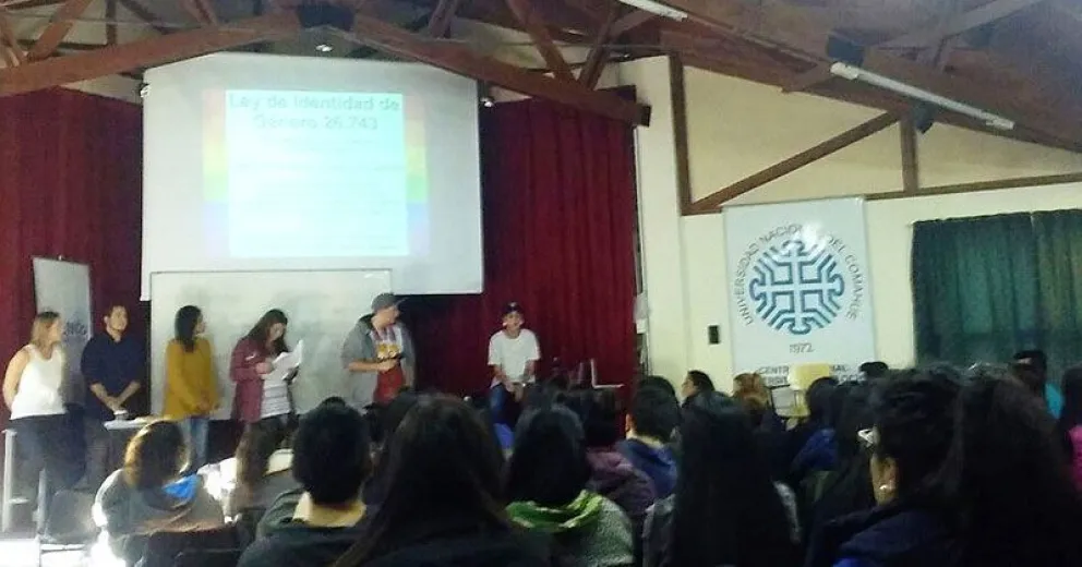 Más de 150 estudiantes en taller sobre Diversidad Sexual e Identidades de Género