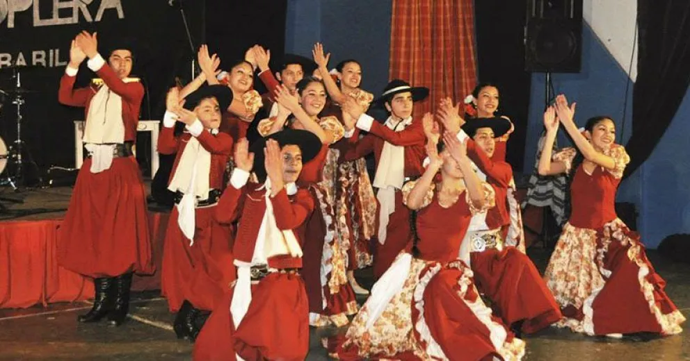 Casi 600 bailarines serán parte del primer certamen competitivo de danzas tradicionales
