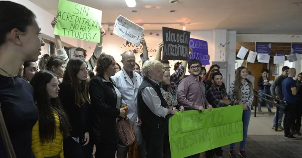 Estudiantes de Biología de la UNCo piden que sus títulos sean reconocidos a nivel nacional