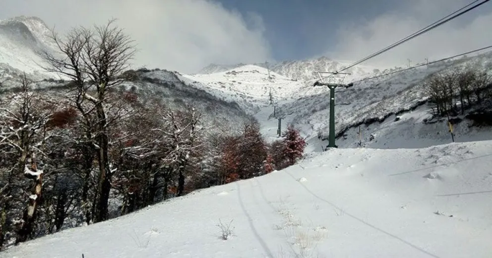 Cerro Catedral se cubrió de blanco