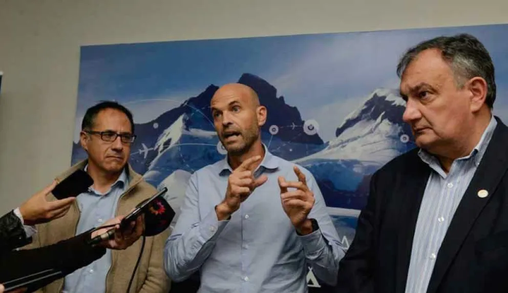 Archivo. Dietrich junto al senador Sergio Wisky y el intendente Gustavo Gennuso durante su última visita a Bariloche