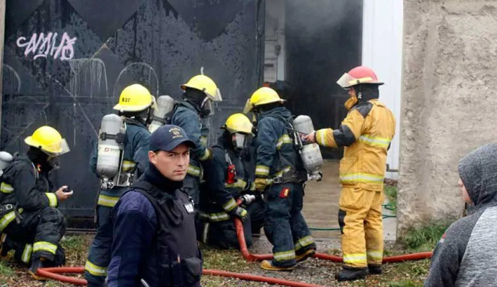 Principio de incendio en un galpón