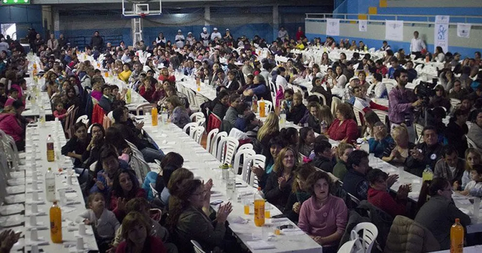 Bomberos colmado por gastronómicos que festejaron el Día del Trabajador