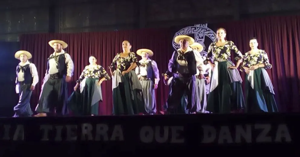Todos los ganadores del certamen  de danzas tradicionales argentinas
