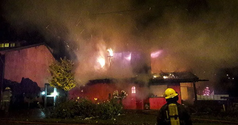Incendio consumió una vivienda de Quaglia al 700