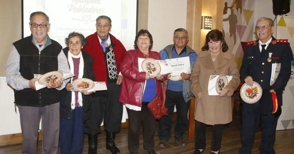 El acto de agasajo a los antiguos pobladores incluyó música y emociones