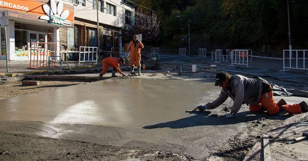 Continúa la repavimentación en 20 de Febrero
