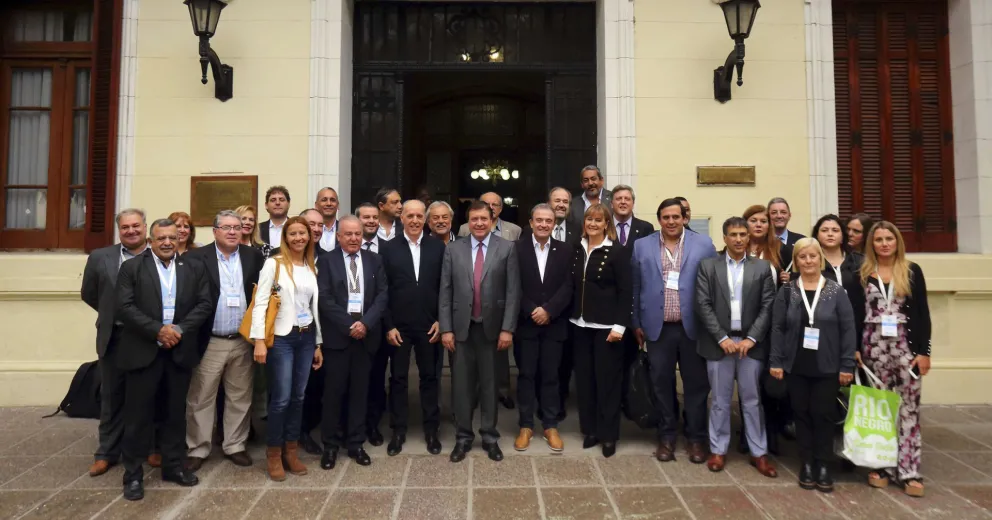Weretilneck encabezó la apertura del Primer Plenario de Defensores del Pueblo de la Argentina   
