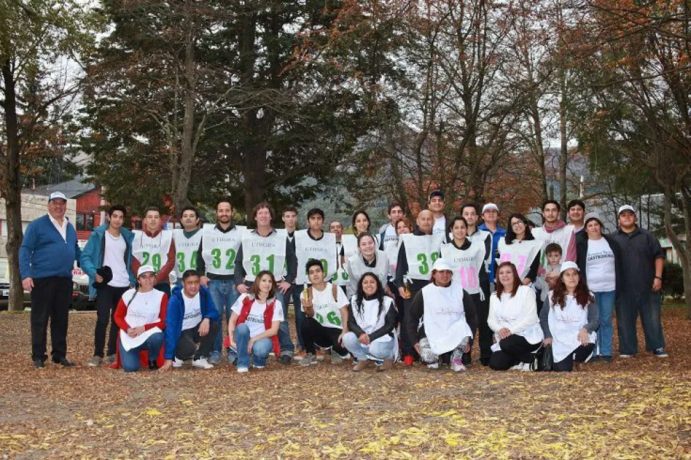 Se realizó con éxito la Carrera de Mozos en el aniversario de Villa la Angostura   