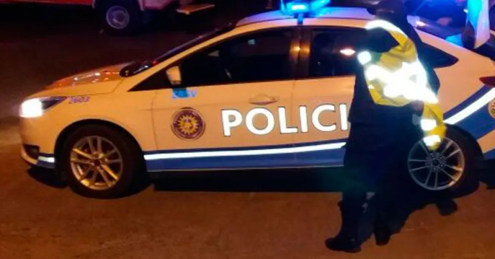 Un apuñalado y una casilla quemada después de una discusión