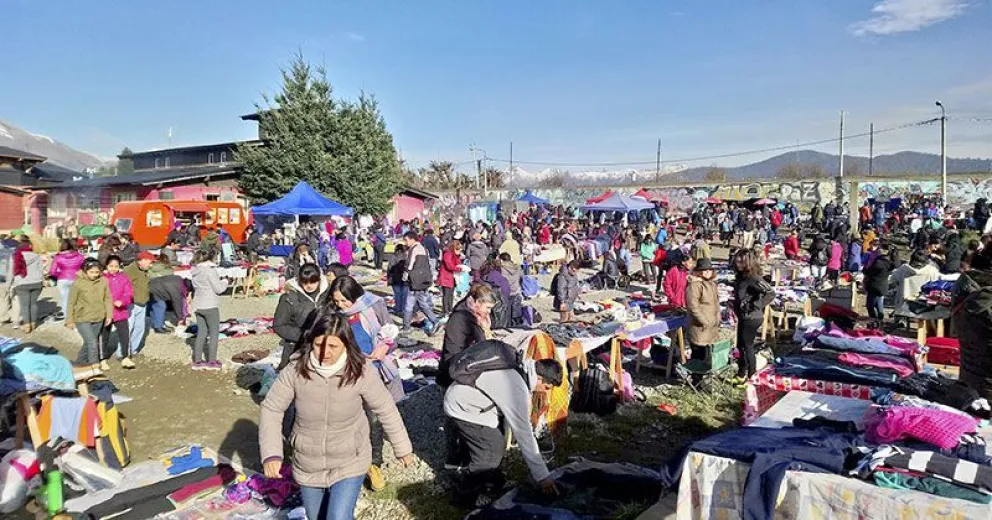 Cientos de personas concurren cada fin de semana a la Feria de Otto Goedecke