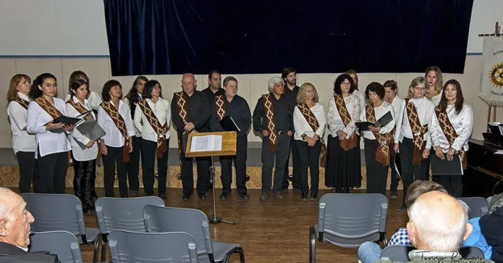 Fue un éxito el encuentro coral “Canto por nuestra salud”