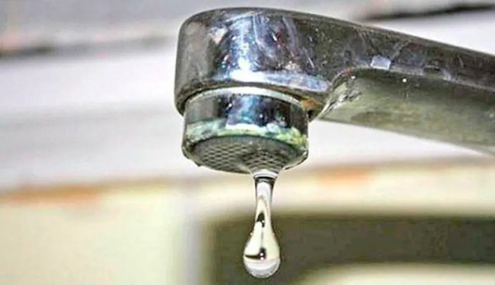 Rotura de un caño afecta el servicio en El Frutillar