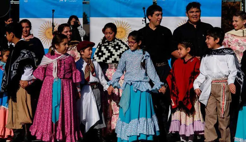 Emotiva mañana de festejos por el 25 de Mayo
