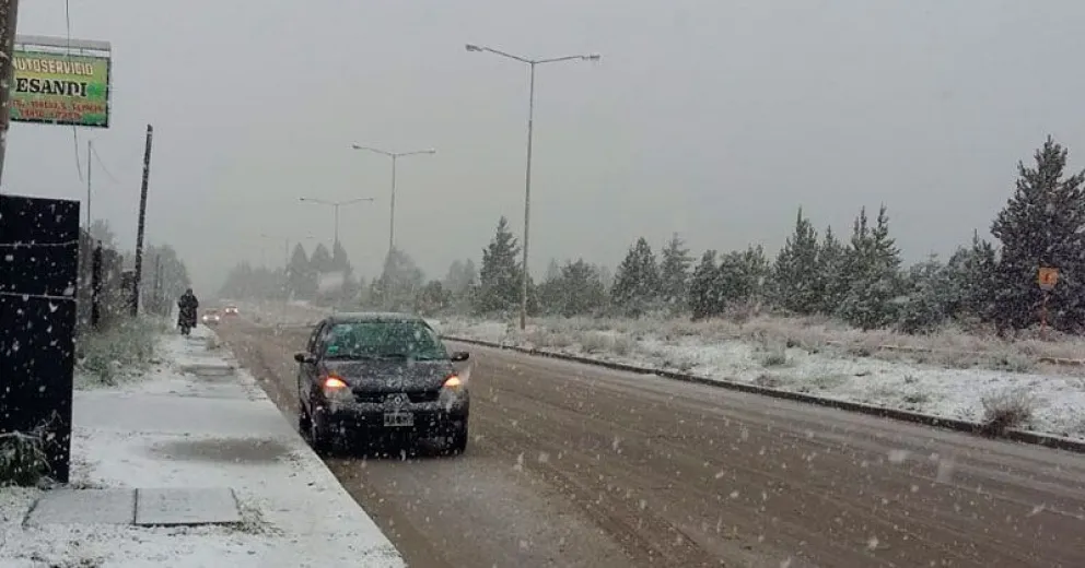 Primera nevada del año en el centro y los barrios