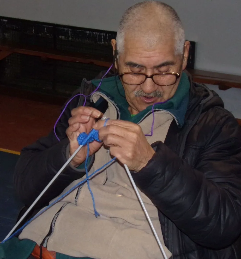 El tejedor solidario dará un curso gratuito en el barrio El Cóndor