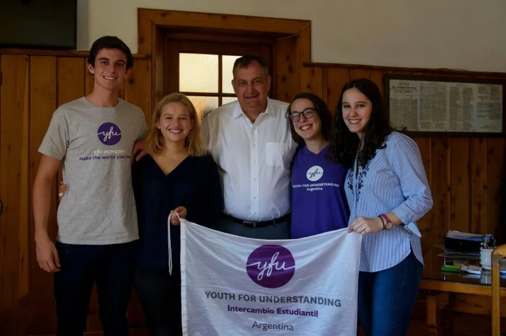 Embajadores de la organización YFU se reunieron con Gennuso