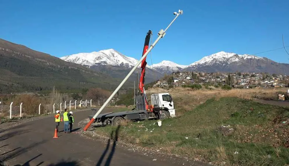 Instalan cámara de seguridad en el B° Peumayen