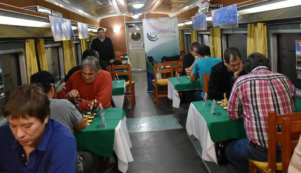 Bellísima experiencia vivieron ajedrecistas que jugaron en el Tren Patagónico
