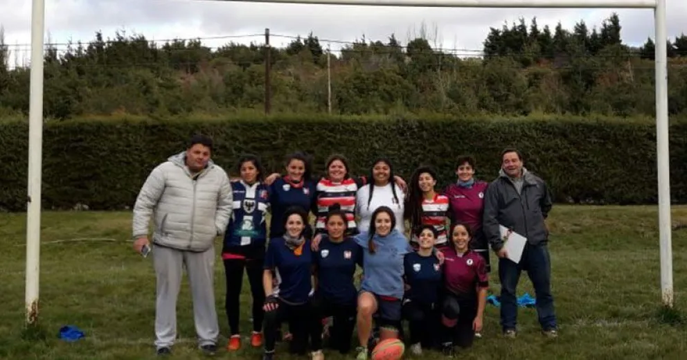La selección femenina de Rugby de los Lagos entrenó el fin de semana