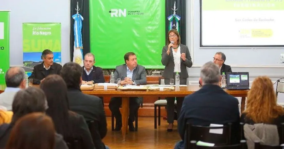 Se conocieron las ofertas para la ampliación de la Escuela 315 y firmaron refacciones para la 16