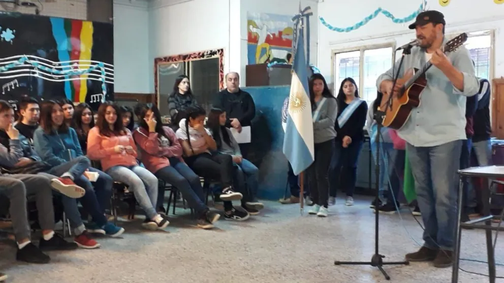 ESRN Nº 44 conmemoró la Revolución de Mayo
