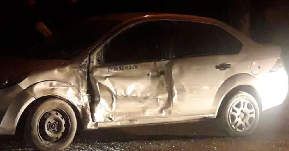Violenta colisión frontal entre dos vehículos: no hubo heridos