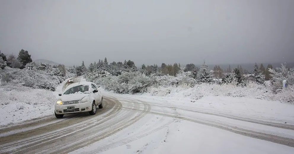 Se dispuso el corte de las Rutas 23 y 40 ante el temporal de nieve