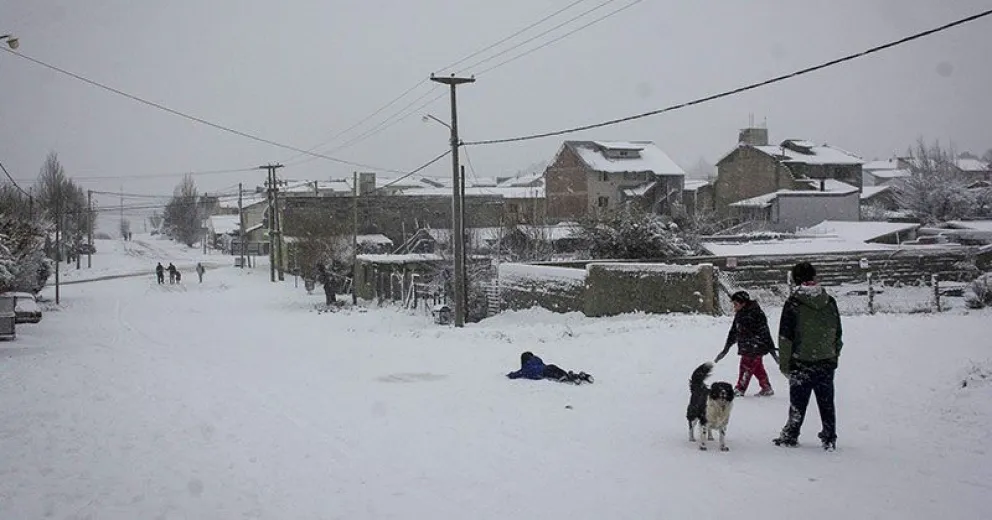 Numerosas calles impedidas a la circulación por fuertes nevadas