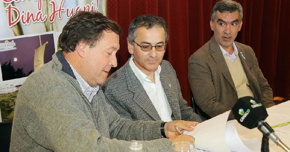 Dina Huapi recibió los fondos para la ampliación del Polideportivo Municipal