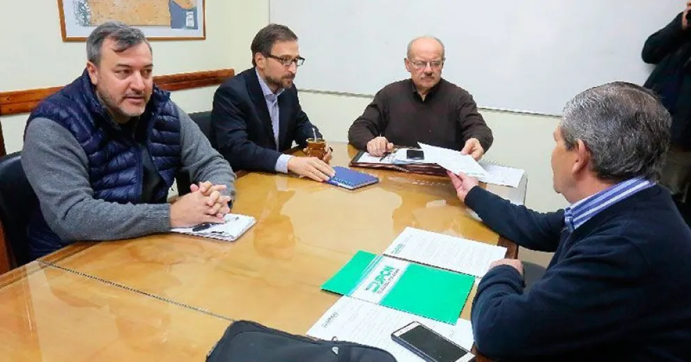 El gobierno provincial y los dos gremios estatales reanudan discusión salarial
