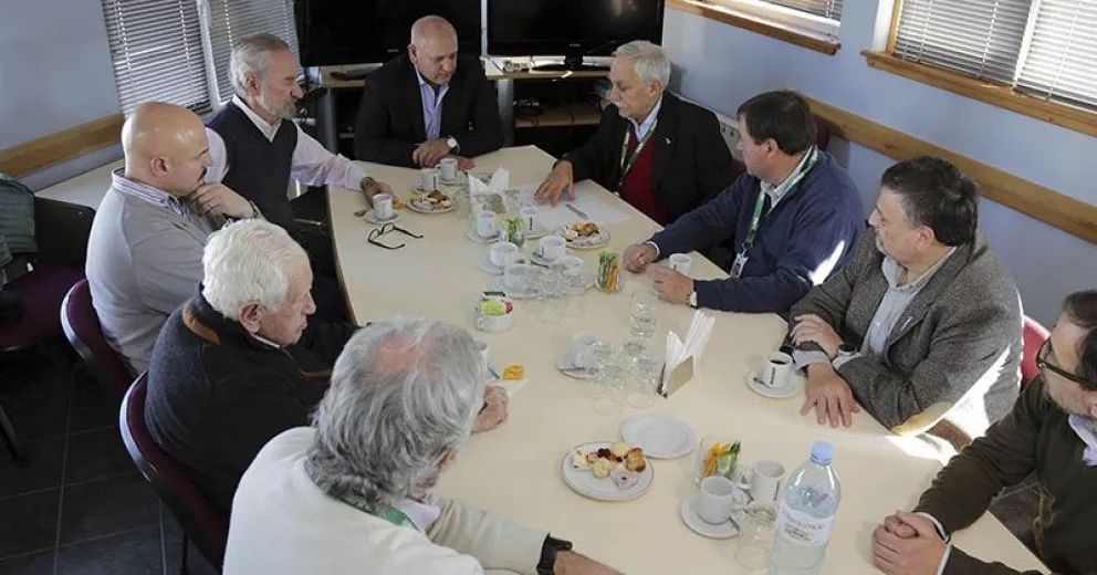 INVAP firmó convenio para fabricar prótesis médicas de alta calidad para Argentina y mercados internacionales