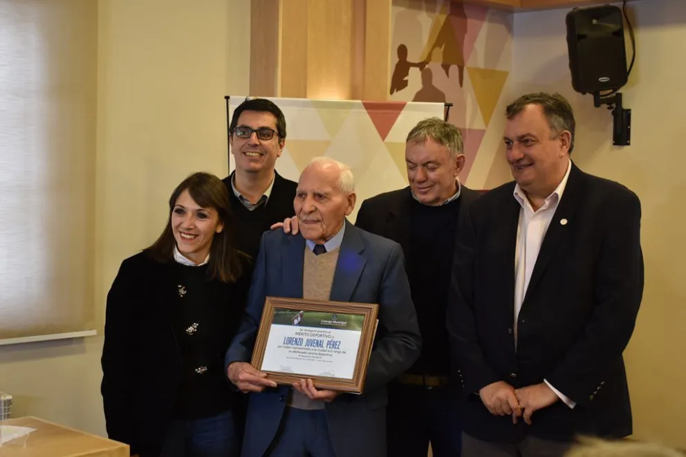 Concejo reconoció a Juvenal, el atleta de 96 años que representa a Bariloche en el mundo  