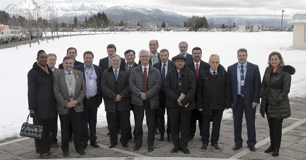 Foro G20: Ministros de Energía visitaron INVAP junto al Gobernador Weretilneck