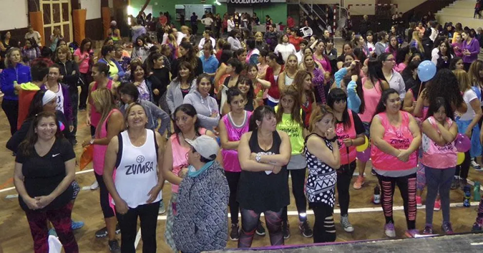 Invitan a un zumbatón a beneficio de Bomberos