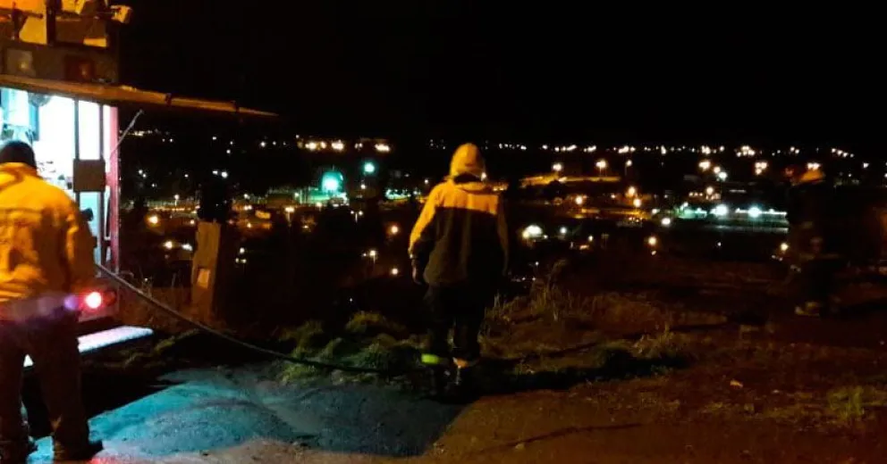 Los bomberos lograron controlar las llamas en la vivienda de Los Radales al 400.