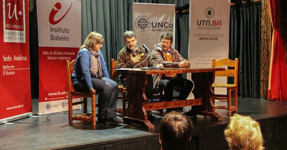 Charla debate a 100 años de la Reforma universitaria