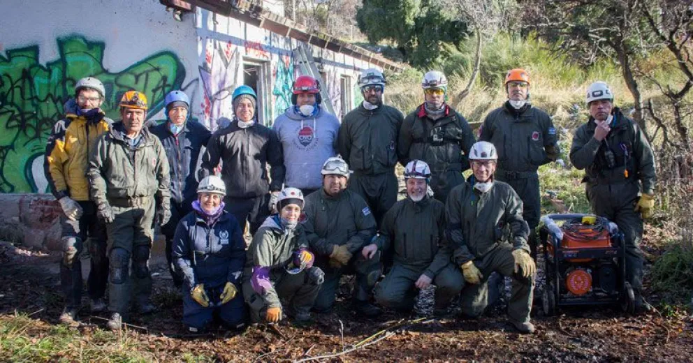 Equipo de rescate realizó prácticas sobre técnicas de penetración en estructuras