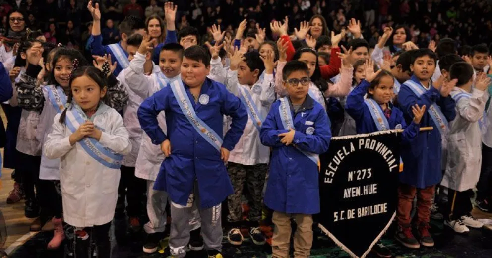 Emotiva ceremonia de promesa a la bandera en el Municipal 3