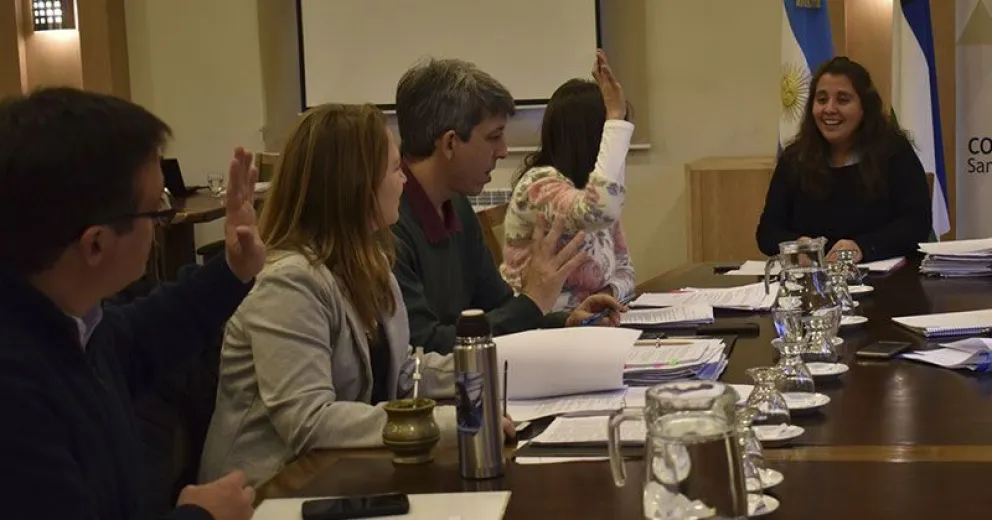 Crearán programa de piletas para adultos mayores y un sistema estadístico local