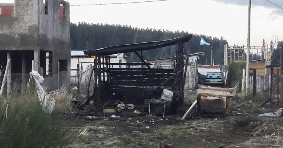 El fuego destruyó una casilla