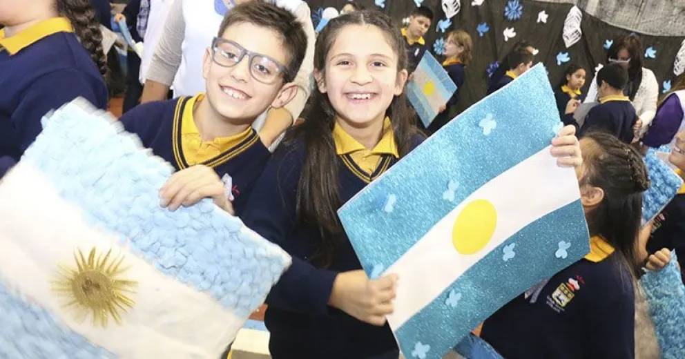 Alumnos del Colegio Castex, en emotiva promesa a la Bandera