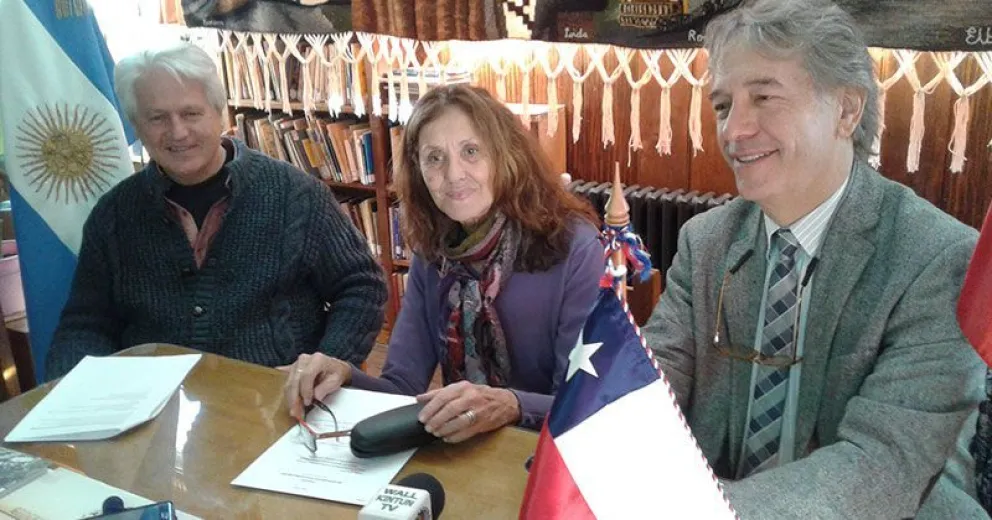 La Biblioteca Popular Sarmiento y el Consulado de Chile ponen primera