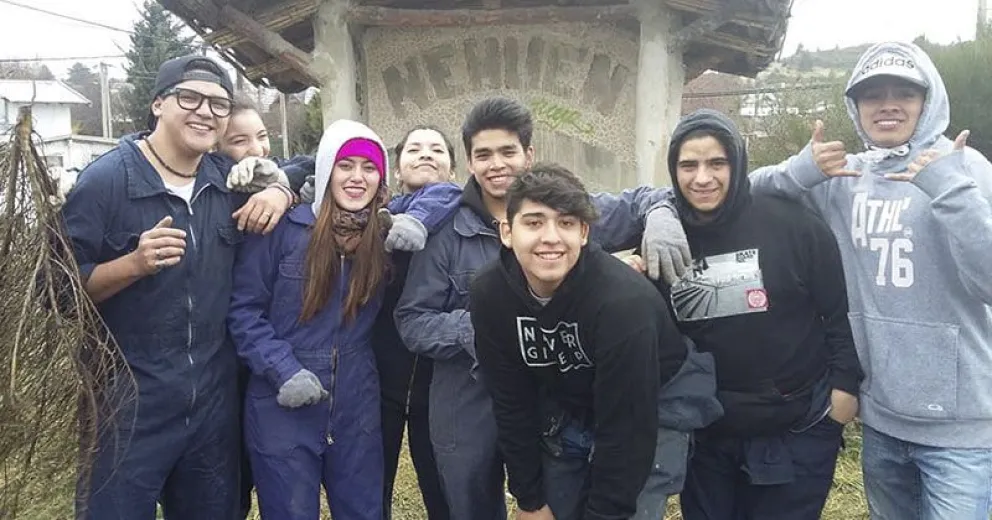 Nehuen Peuman recibió a los hacedores de la primera escuela sustentable del país