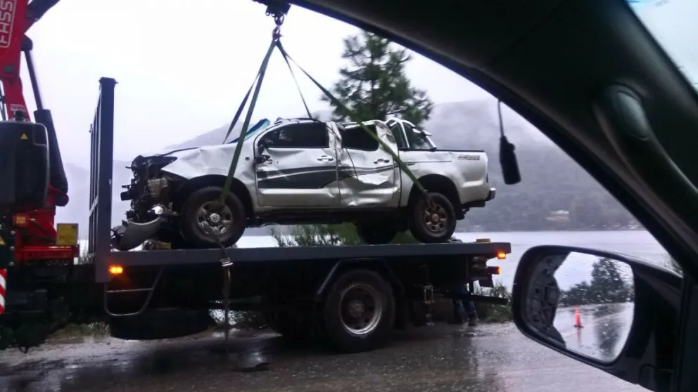 Murió un niño al desbarrancarse una camioneta en la Ruta 82
