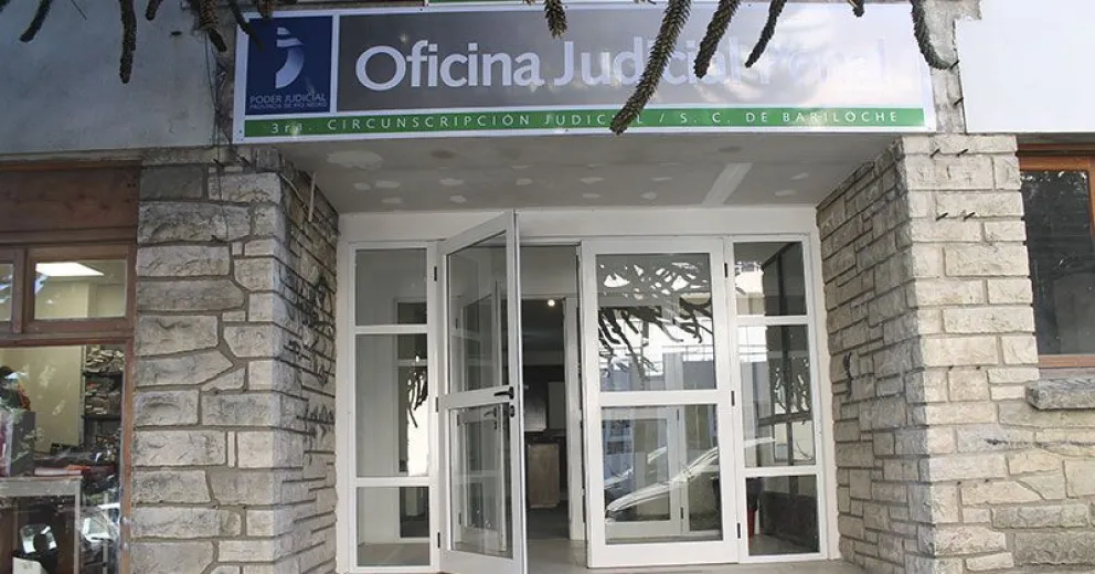 Tres años de prisión en suspenso por mantener relaciones con una menor