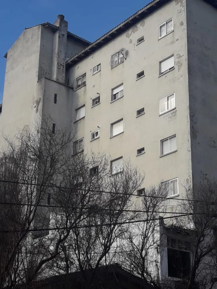 Se vivieron momentos de tensión por un niño que colgaba de una ventana