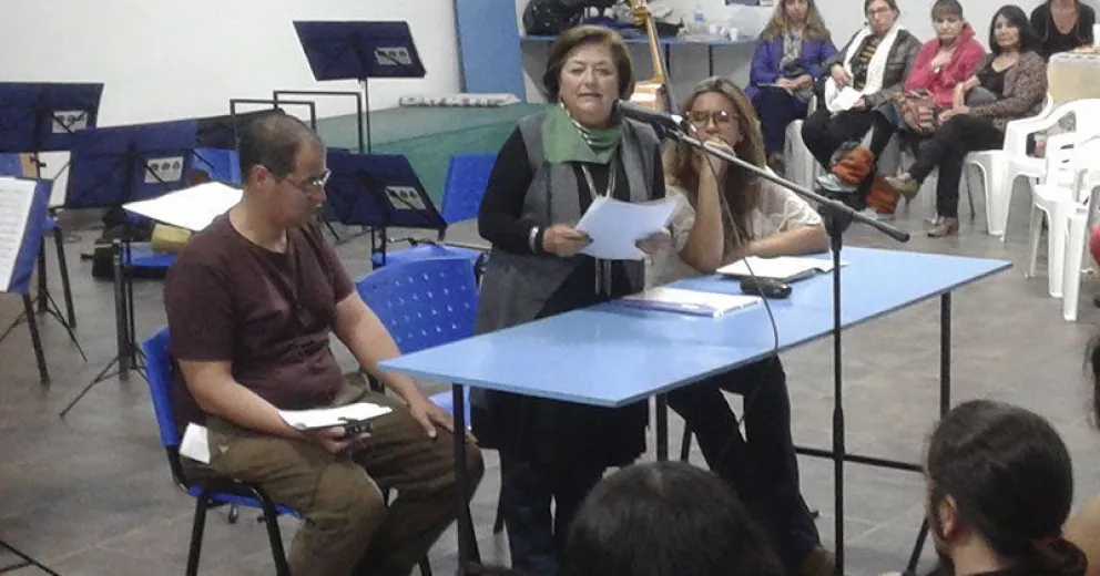 Poesía que “descalabra estereotipos”