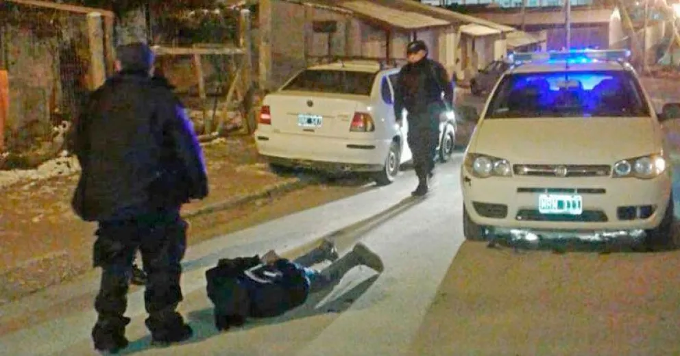 Le robó el celular a un joven y terminó detenido